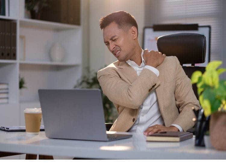 Dores nos Braços e Ombros Podem Dar Direito a Benefícios do INSS de de R$ 1.518,00 . Saiba Quando Procurar Ajuda.